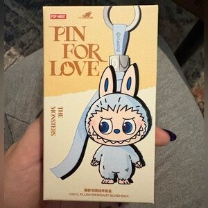 Labubu Pin For Love (H)